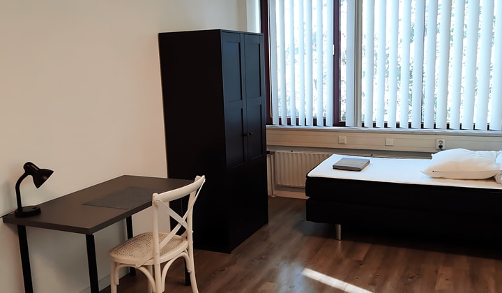 Kamer | 26m² | Dokter Blumenkampstraat | €570,-