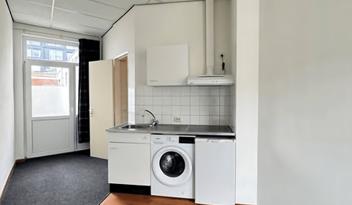 Studio | m² | €670,-