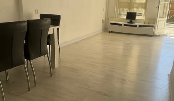 Huis | m² | €600,-