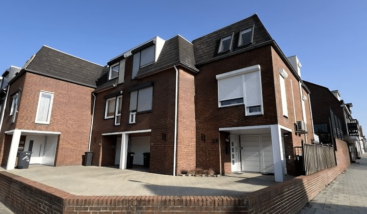 Huis | m² | €1125,-