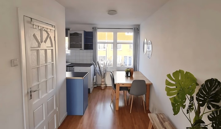 Huis | 32m² | Laan van Nieuw-Guinea | €780,-