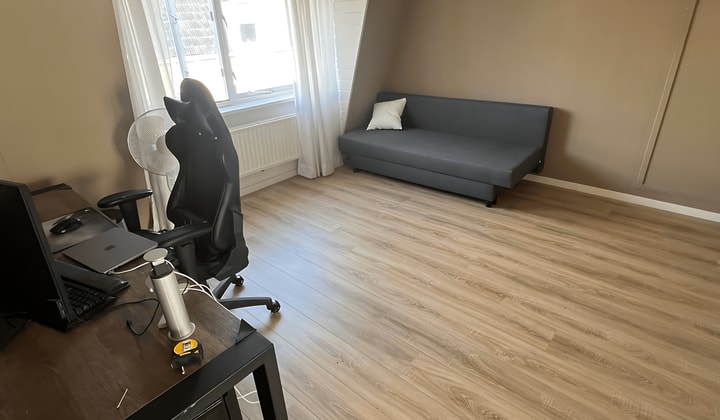 Kamer | 18m² | Schalk Burgerstraat | €750,-