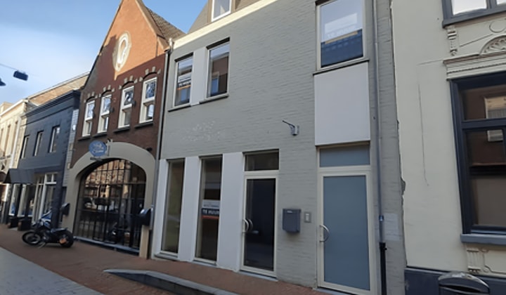 Bedrijfsruimte | 90m² | Hoogstraat | €750,-