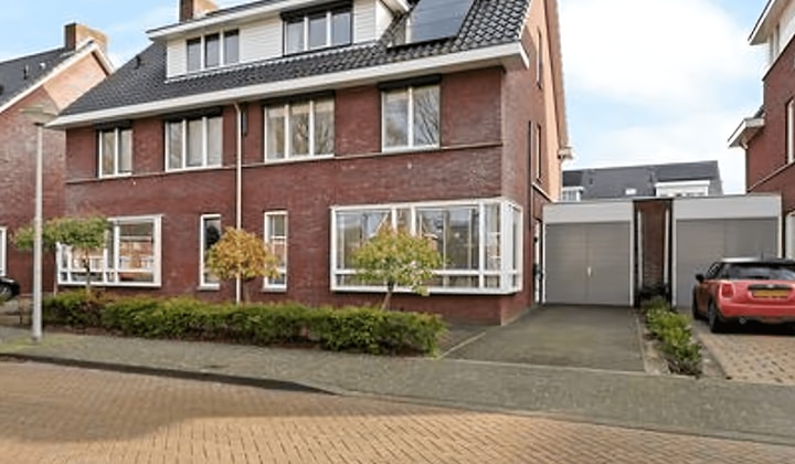 Huis | m² | €2500,-