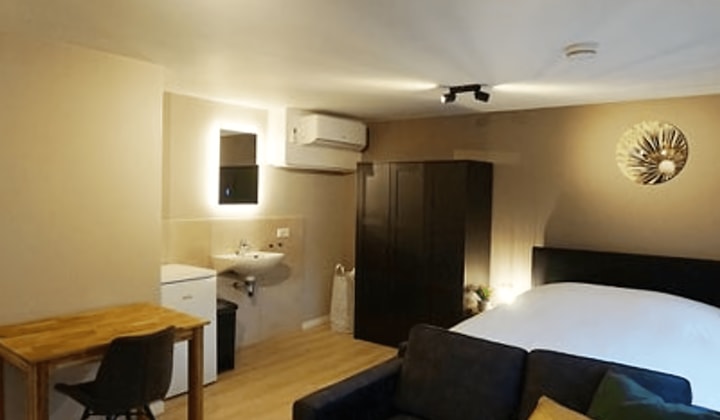 Kamer | 18m² | Locht | €900,-