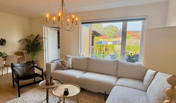 Huis | m² | €400,-