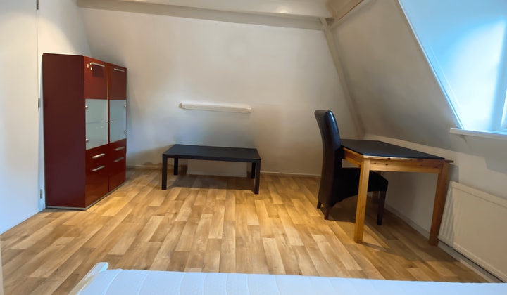 Kamer | 16m² | Zusterstraat | €970,-