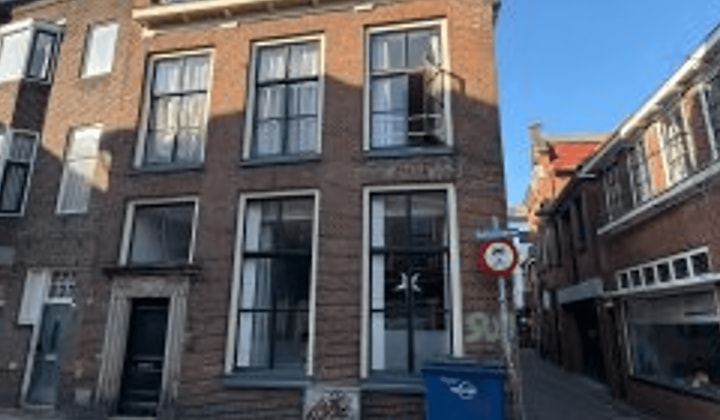 Studio | Turftorenstraat | €1220,-