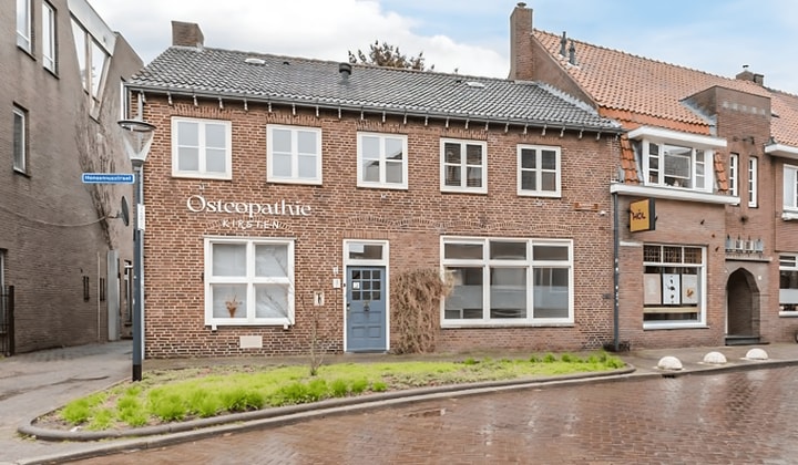 Huis | 242m² | €2100,-