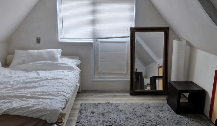 Kamer | 12m² | Dorpsplein | €750,-