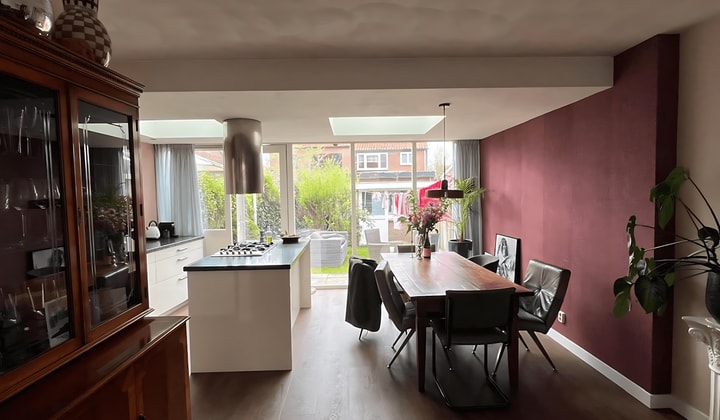 Kamer | 120m² | Zwaluwstraat | €1000,-
