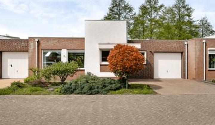 Kamer | 135m² | €1700,-