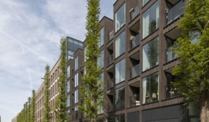 Parkeerplaats met elektrische laadmogelijkheden en automatische parkeersysteem