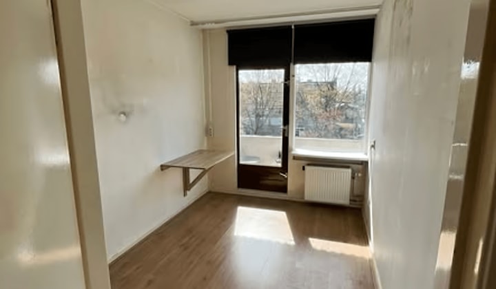 Kamer met balkon en gedeelde voorzieningen, geschikt voor expats