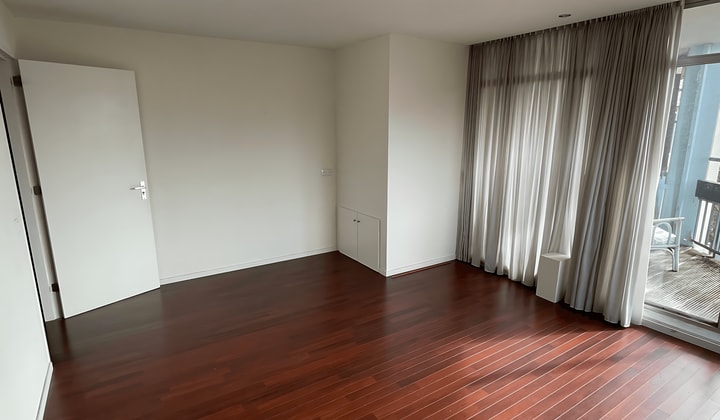 Gestoffeerd appartement met balkon en wifi, 4 kamers