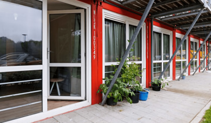 Gemeubileerde studio met balkon en tijdelijke verhuur
