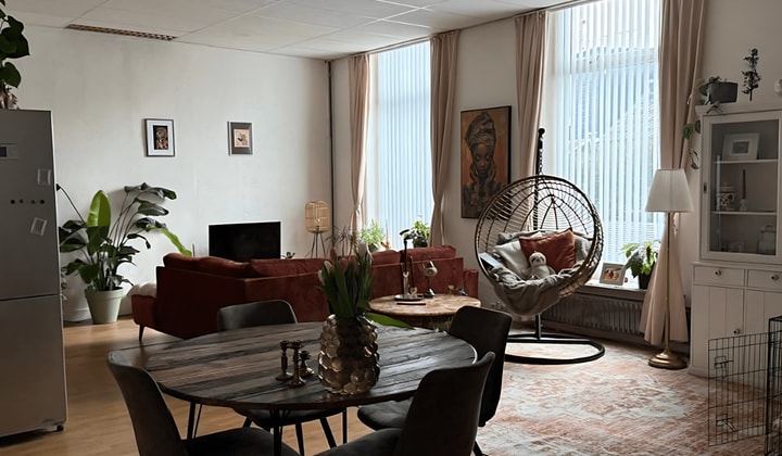 Gestoffeerde studio met eigen keuken en badkamer