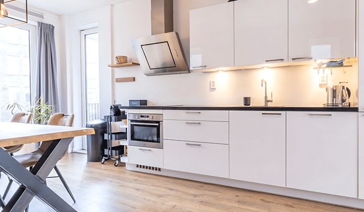 Gemeubileerd appartement met balkon en privéparkeergelegenheid