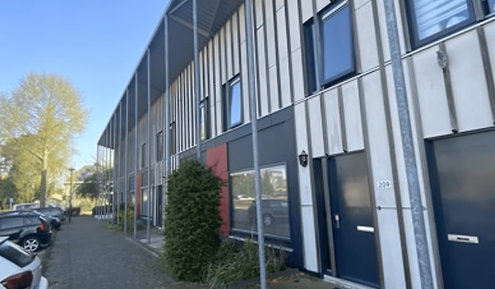 Eengezinswoning met tuin en parkeergelegenheid