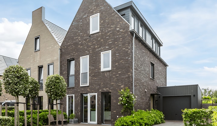 Huis | 189m² | €4250,-