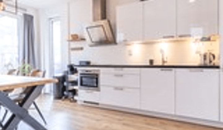 Gemeubileerd appartement met balkon en eigen parkeerplaats