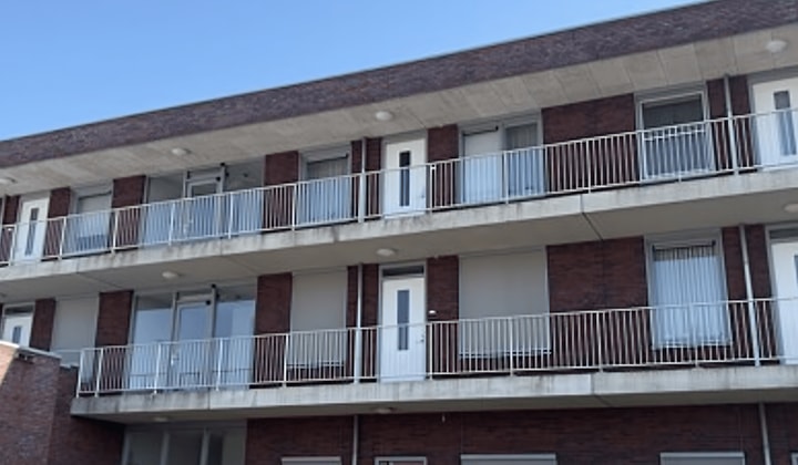 Kamer | m² | €932,-