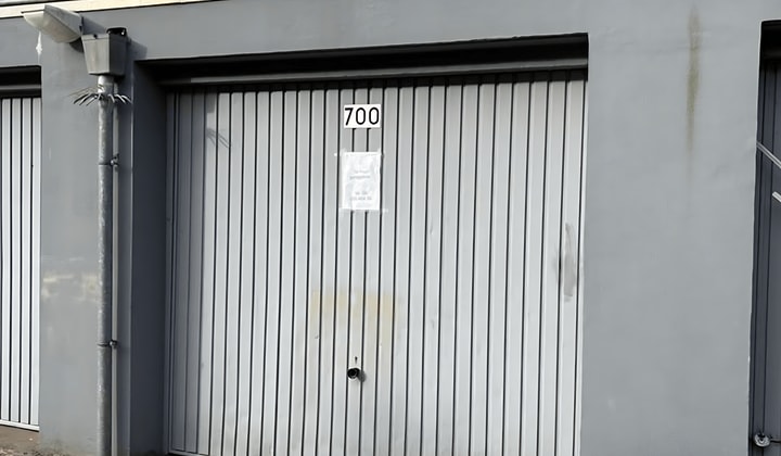 Ruime garage te huur met lichtvoorziening