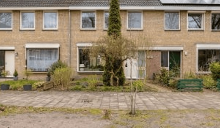Ruime eengezinswoning met tuin en gemeubileerd