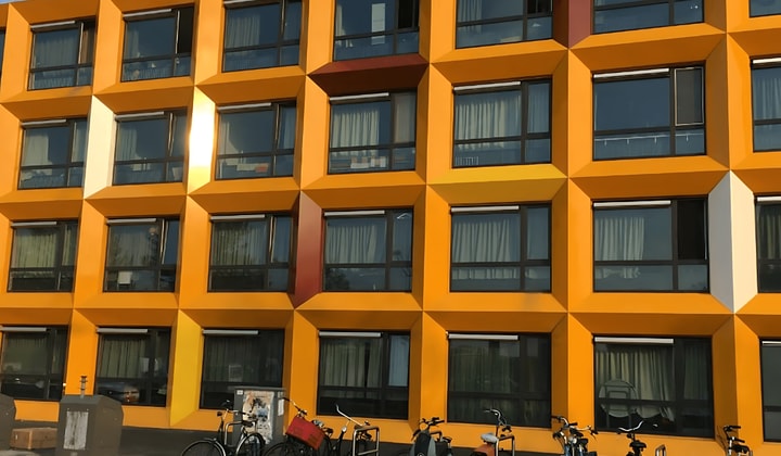 Gestoffeerde studio met eigen voorzieningen en internet