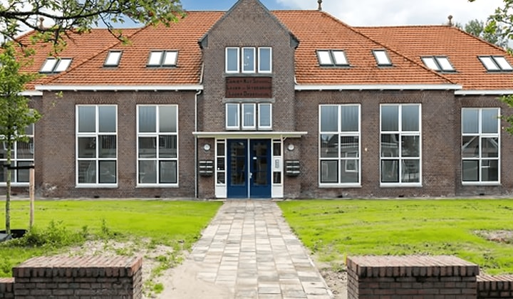 Huis | m² | €1015,-