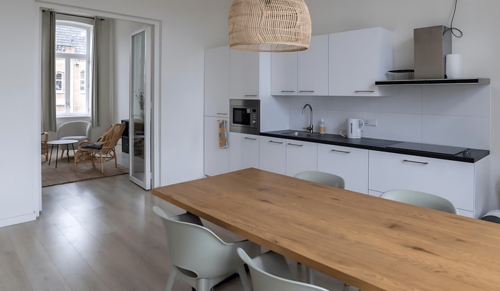 Gemeubileerd monumentaal appartement met parkeerplaats en wasmachine