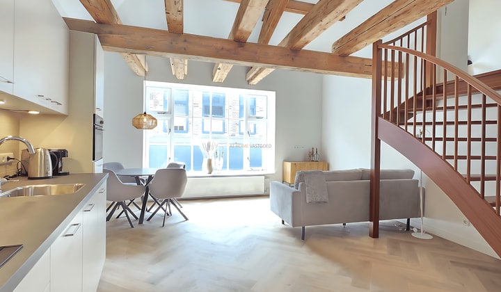 Gemeubileerd appartement met balkon en stadscentrum