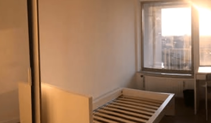 Gemeubileerde kamer met balkon en fraai uitzicht