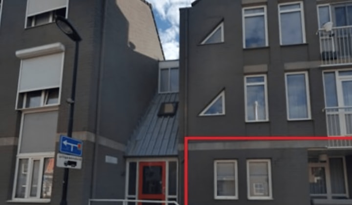 Appartement met balkon en parkeerplaats in centrum