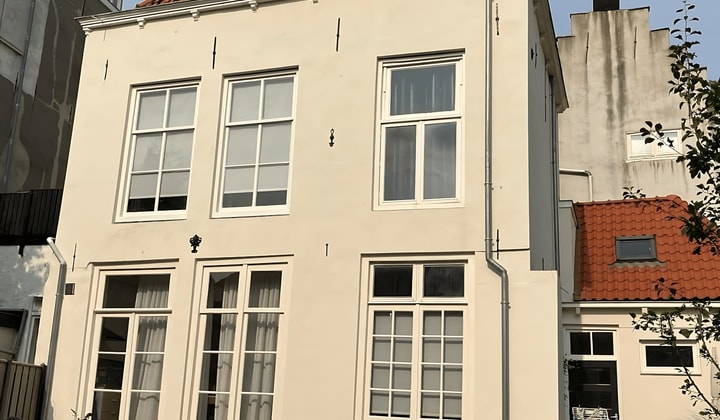 Gemeubileerde kamer met tuin in monumentaal pand