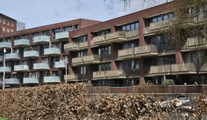 Appartement met tuin, uitzicht en parkeerplaats