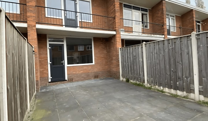 Eengezinswoning met tuin, balkon en inloopdouche