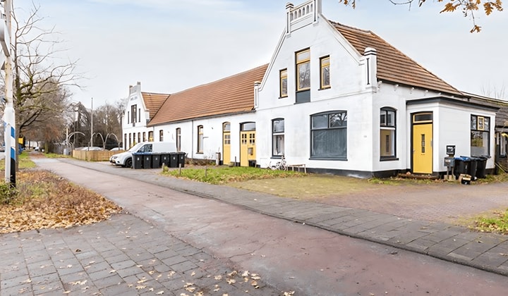 Kamer | 364m² | €400,-