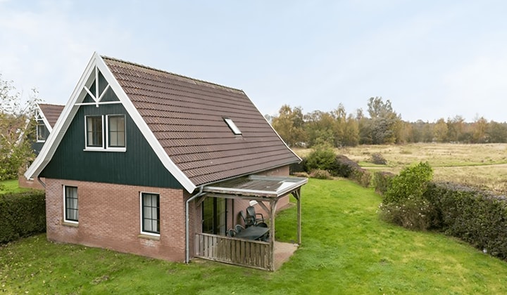 Kamer | 356m² | €2500,-
