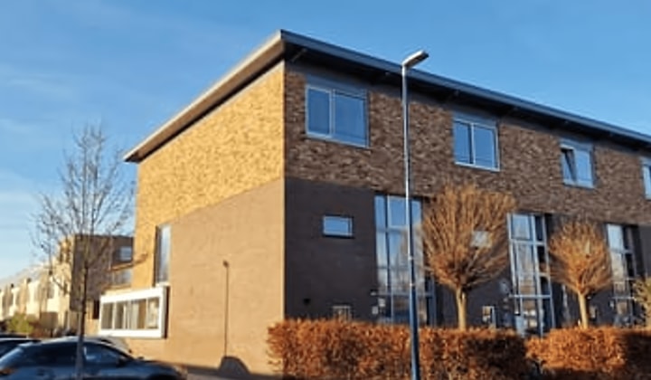 Gestoffeerde hoekwoning met 3 slaapkamers en dakterras