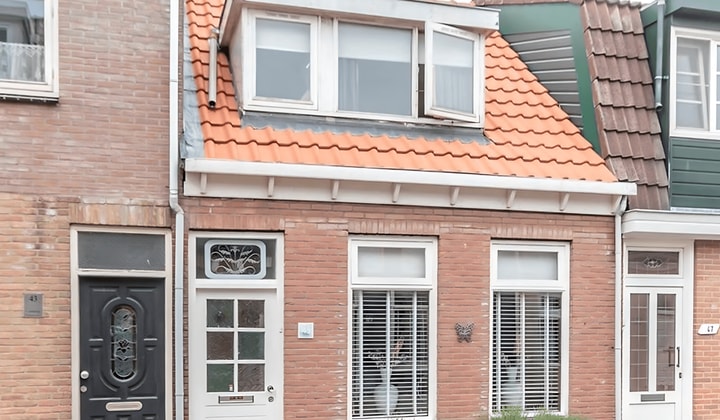 Tussenwoning met tuin en parkeergelegenheid