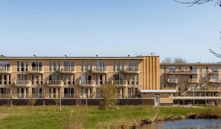 Gemeubileerd appartement met balkon en privéparkeerplaats