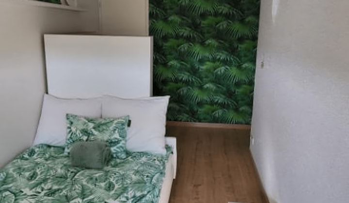 Gemeubileerde studentenkamer met meubels en wifi