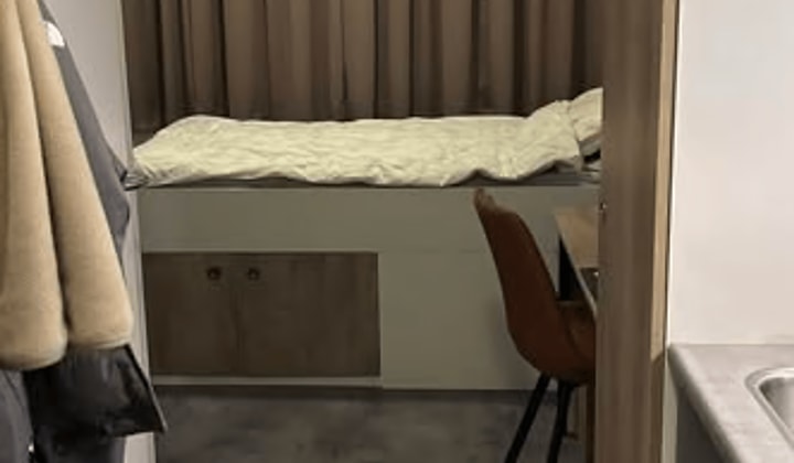 Gemeubileerde studio met eigen badkamer en keuken