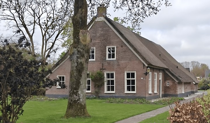 Huis | 402m² | €2500,-