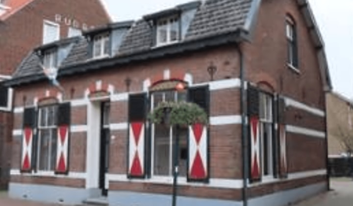 Gestoffeerde Kamer met Eigen Tuin en Parkeerplaats