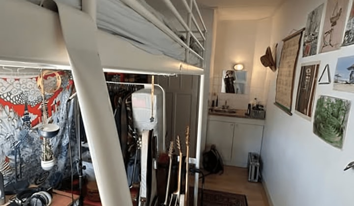 Studentenkamer met balkon en eigen wasbak
