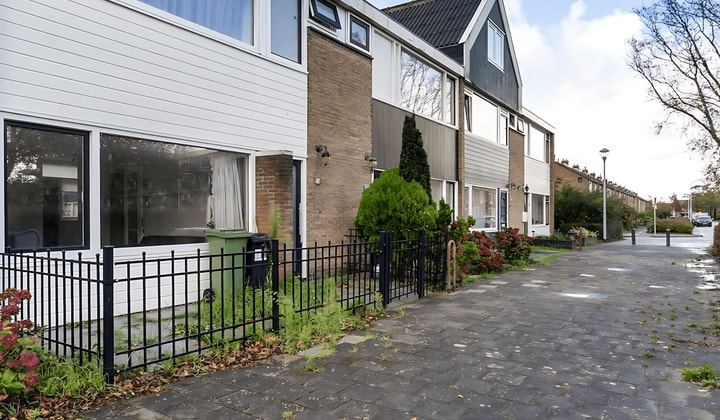 Gemeubileerd Huis met Tuin en Parkeerplaats