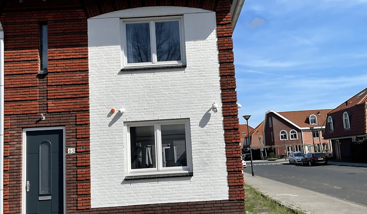 Gestoffeerde hoekwoning met tuin en wasruimte
