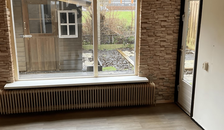 Tijdelijke eengezinswoning met tuin en werkende huurders